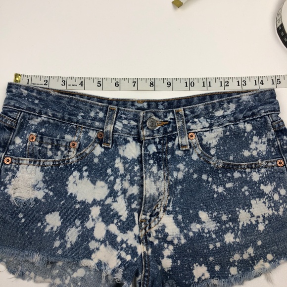 Levi's Bleached Cut Off Jean Shorts - Picture 3 of 7